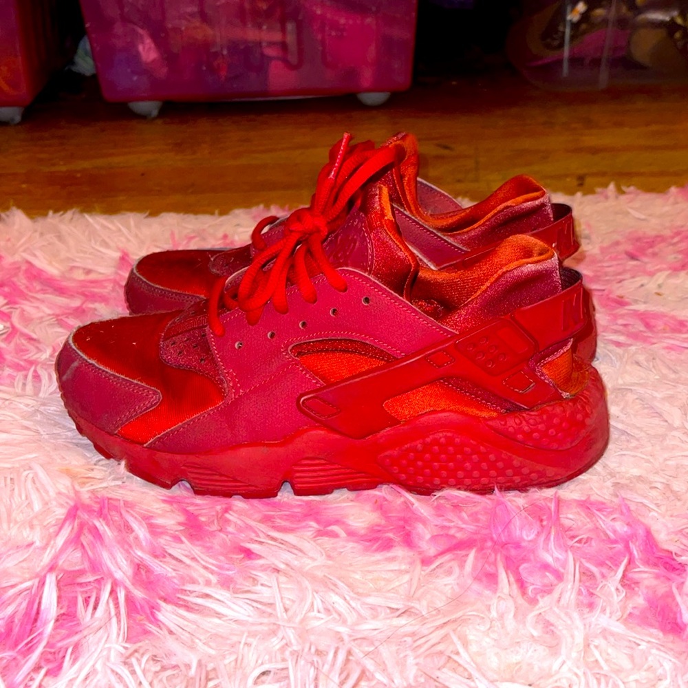 NIKE huaraches red